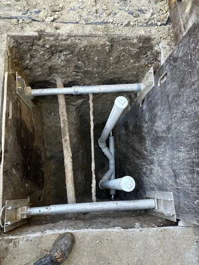Experienced plumber completing Drain Cleaning work in Gravette